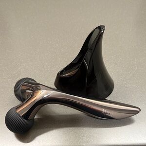 MDNA skin the Beauty Roller for face and body, great condition/no box